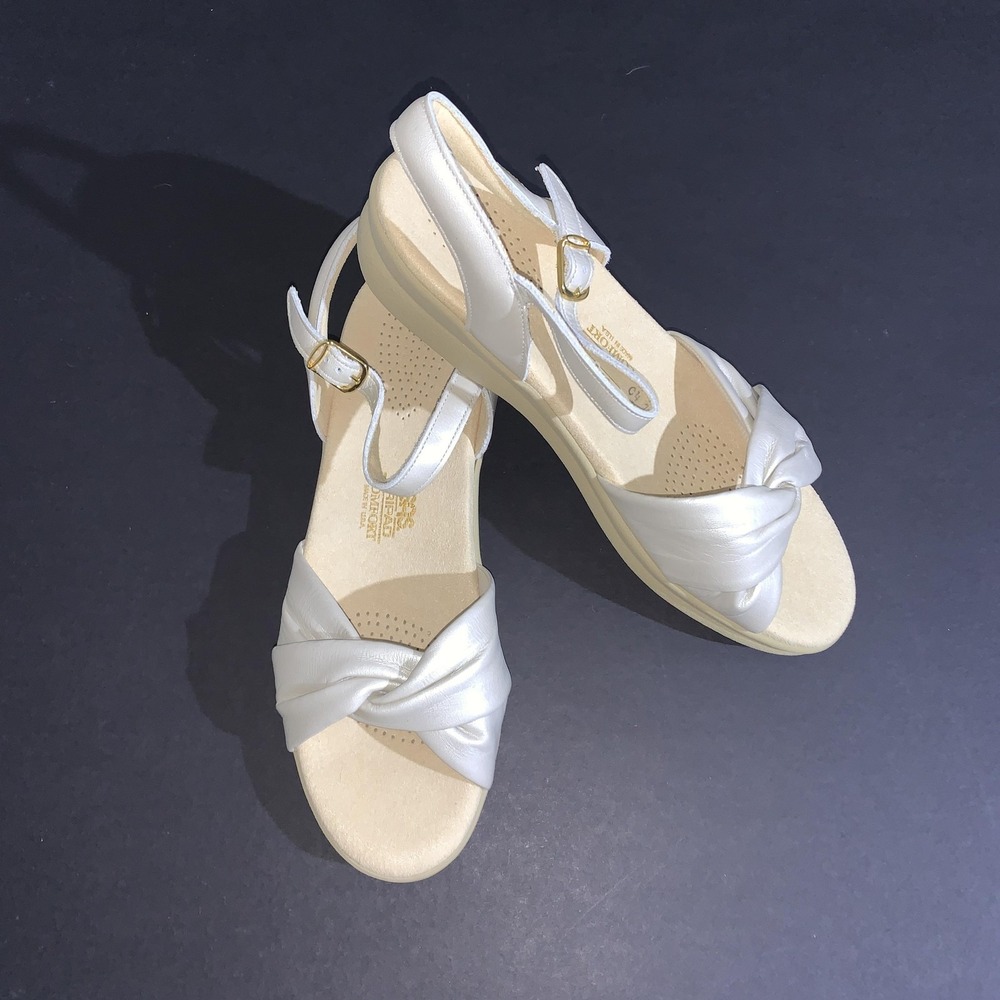 SAS Snuggle Up Sandals Womens 9.5 N Pearl Bone Leather Slingback Wedge Comfort